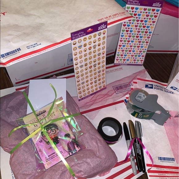 Meet your Posher, Melissa and Heather - Picture 1 of 8